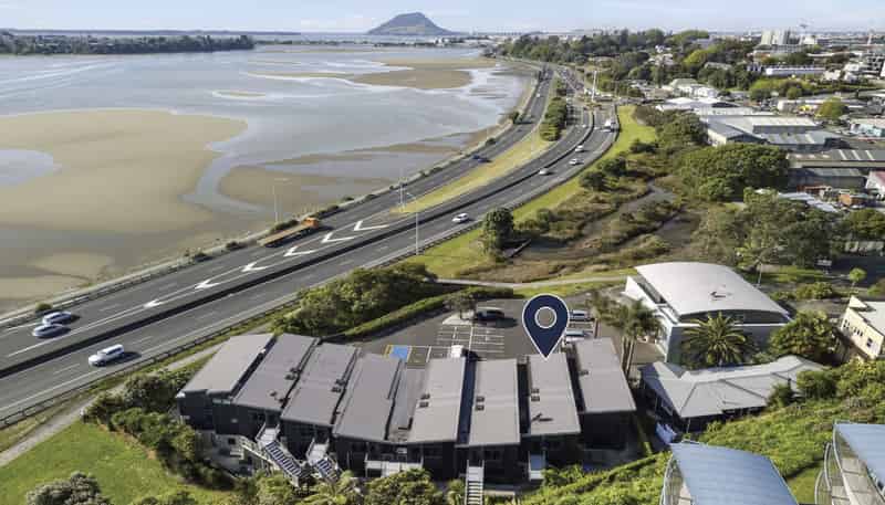 2/144 Third Avenue, Tauranga