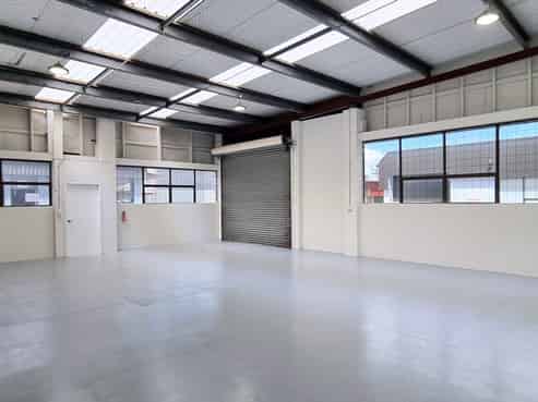 PRICE REDUCED REFURBISHED VACANT 110M² UNIT
