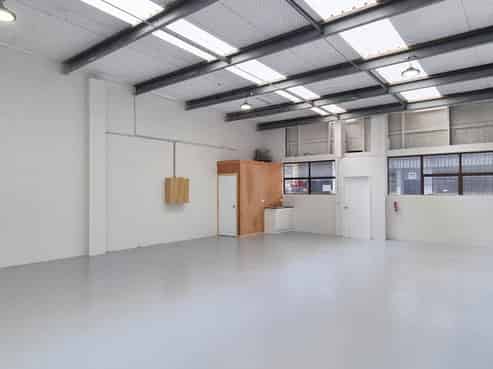 PRICE REDUCED REFURBISHED VACANT 110M² UNIT
