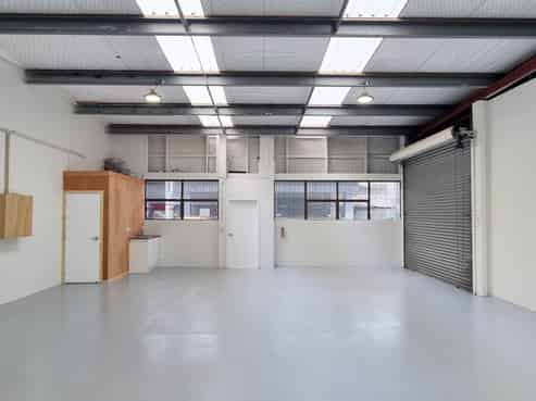 PRICE REDUCED REFURBISHED VACANT 110M² UNIT

