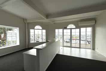 162M² SUNNY OFFICE WITH SEA VIEWS
