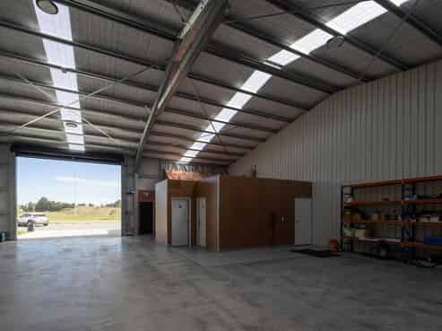 Modern Wide Span Shed in Ravenswood