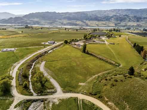 Lot  6 Luggate-Cromwell Road, Mount Pisa