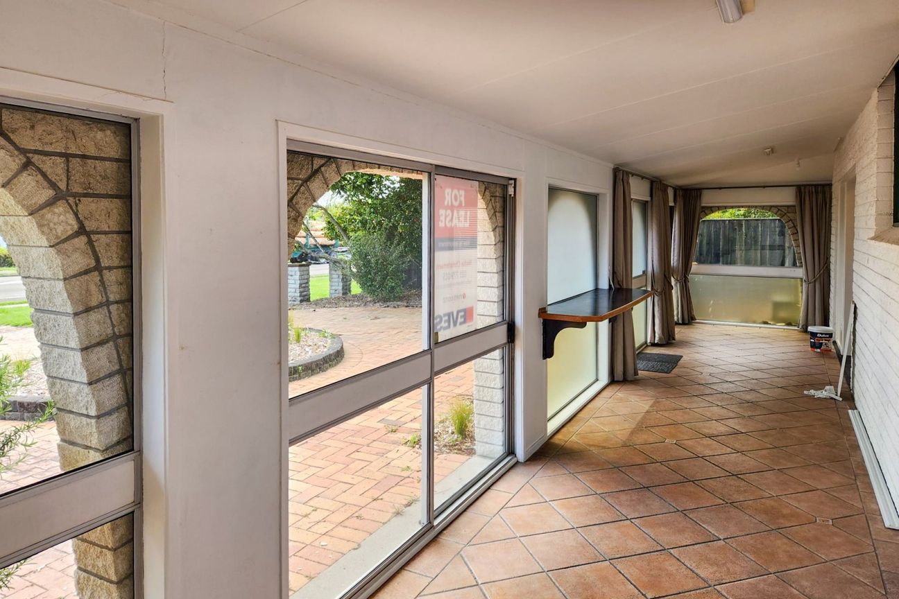 Gorgeous Office Space - Vista 3