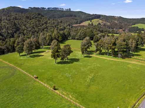 3028 State Highway 23, Raglan