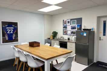 High profile office space with parking