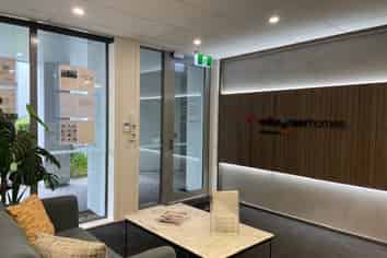 High profile office space with parking