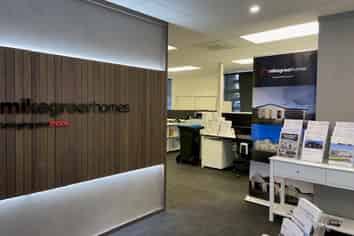 High profile office space with parking