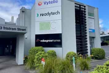 High profile office space with parking