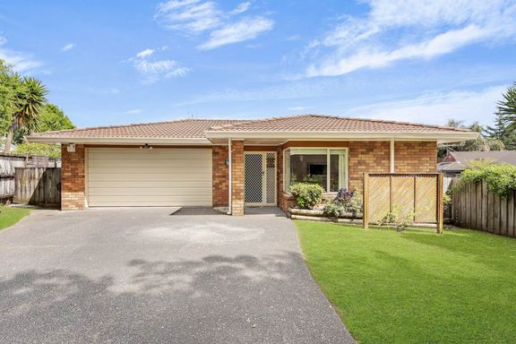 Sold 6 Lochend Place Highland Park Realestate Co Nz Sold 6 Lochend Place Highland Park Realestate Co Nz