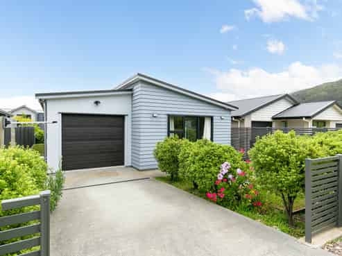 28 Karearea Avenue, Porirua