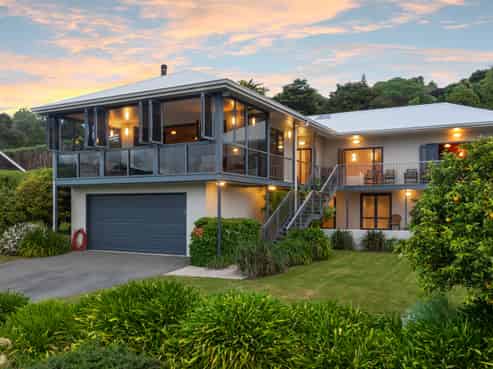 16 Kingfisher Road, Takamatua