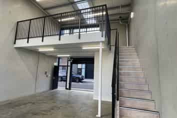 Large industrial unit for Sale