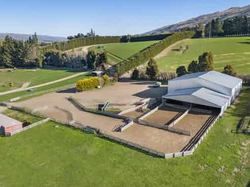 9101 Hyde-Middlemarch Road, Middlemarch