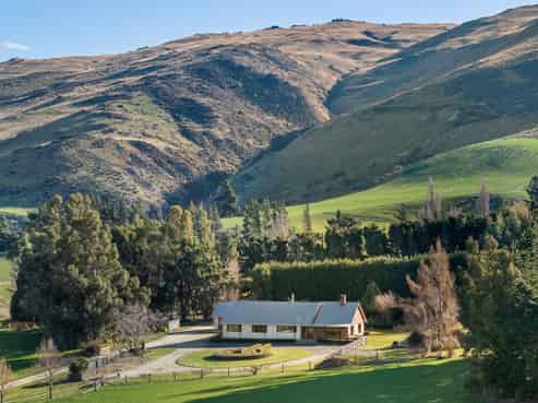 9101 Hyde-Middlemarch Road, Middlemarch