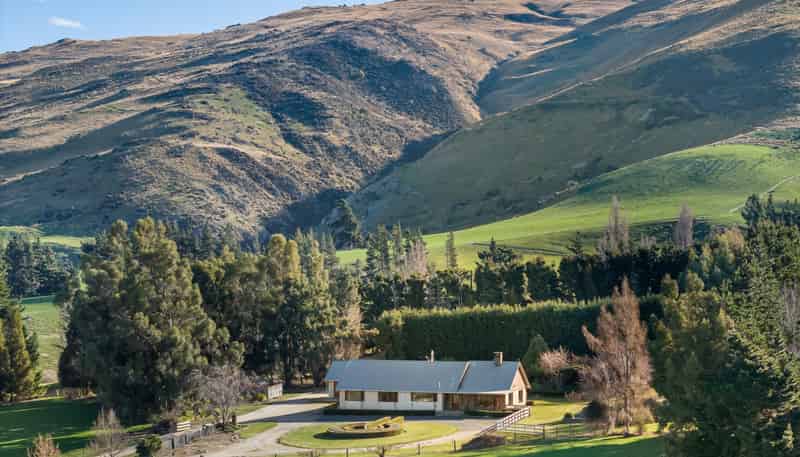 9101 Hyde-Middlemarch Road, Middlemarch