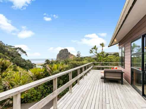 7 Sylvan Glade, Piha
