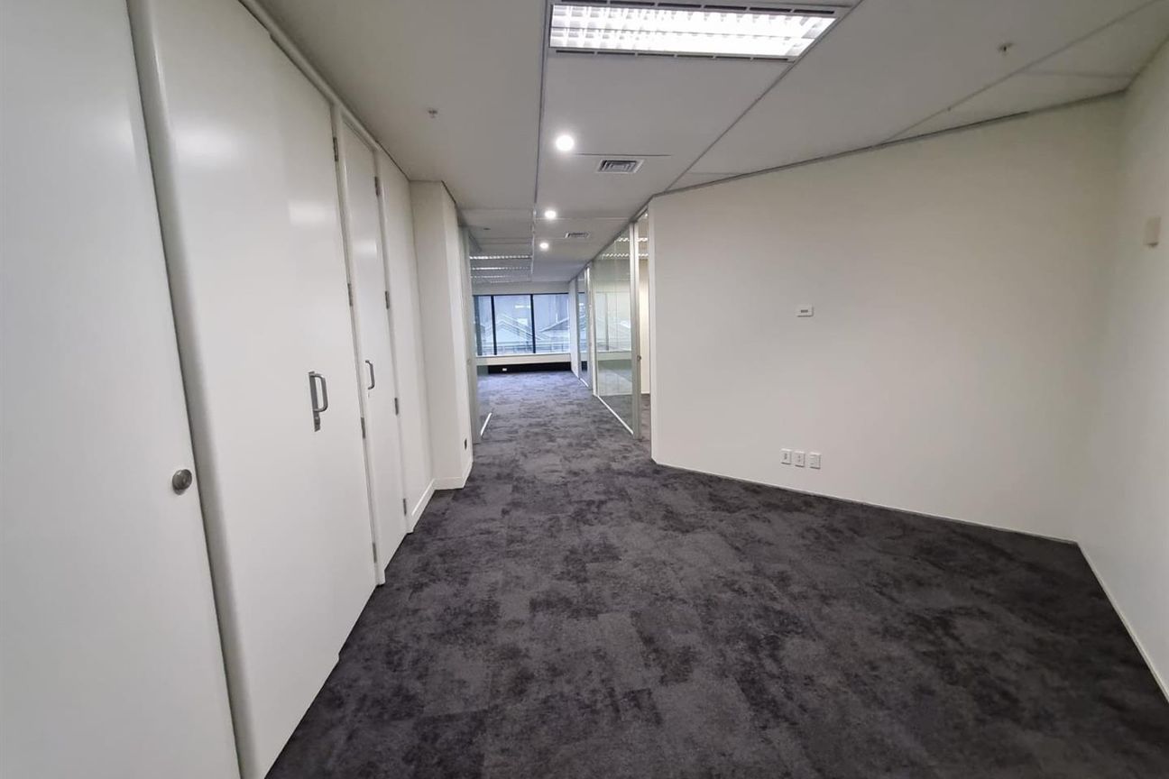 Modern Office Opportunity - Pohľad 4