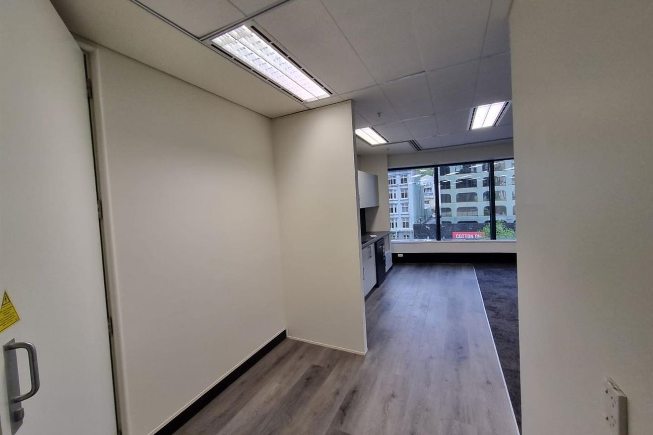 Modern Office Opportunity - Pohľad 2