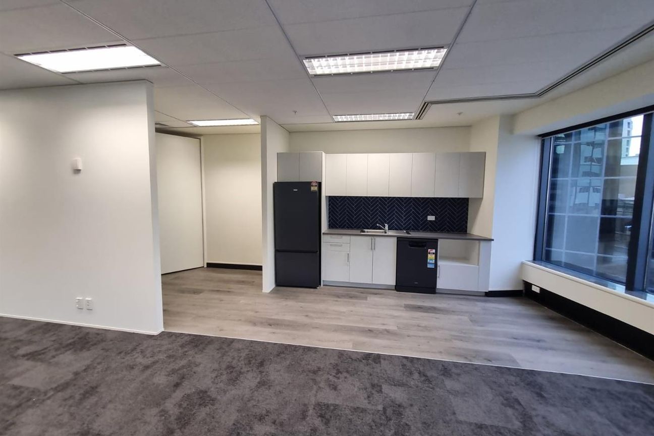 Modern Office Opportunity - Pohľad 6