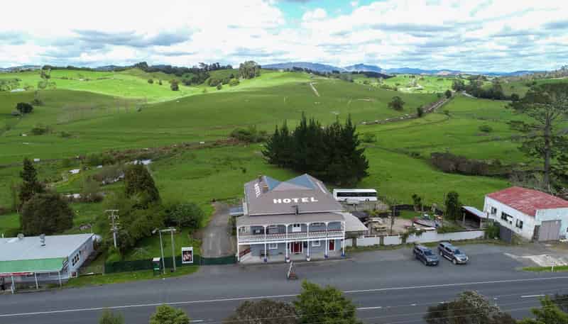 3827 State Highway 1, Towai