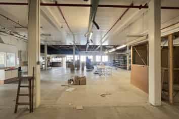 VERSATILE WAREHOUSE/SHOWROOM ON PORTAGE ROAD
