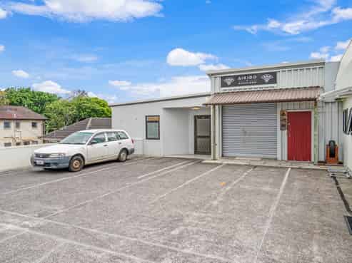 Vacant City Fringe Unit - Priced to Sell