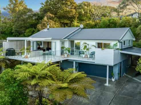 20 Raroa Terrace, Waiatarua