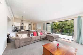 78 Howard Rd, Eastbourne