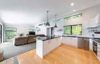 78 Howard Rd, Eastbourne