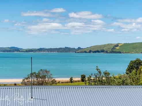 9 Sandy Beach Road, Tinopai