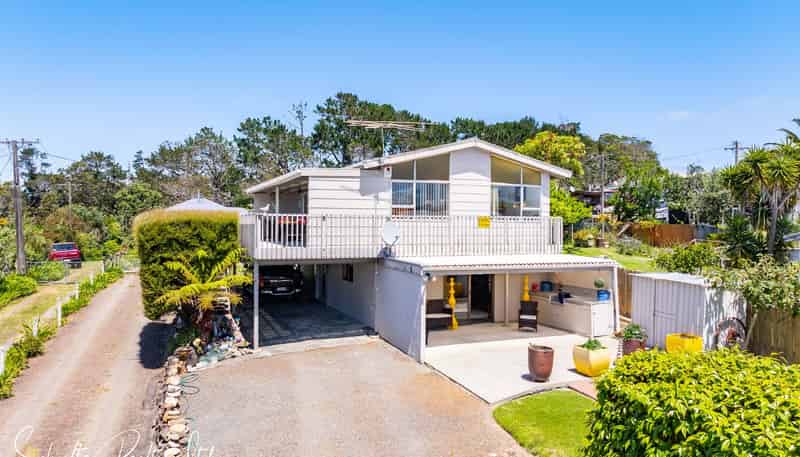 9 Sandy Beach Road, Tinopai