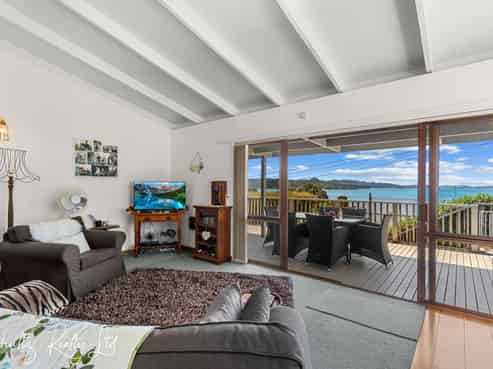 9 Sandy Beach Road, Tinopai