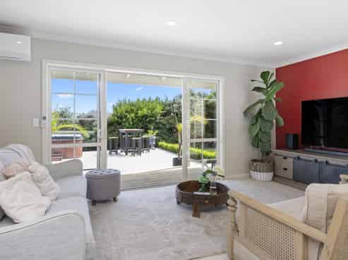 948 Awhitu Road, Pollok