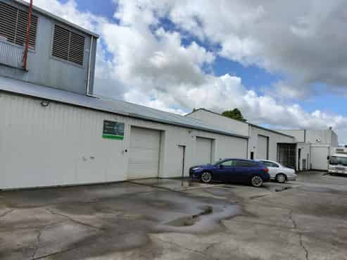 Central freehold warehouse or workshop