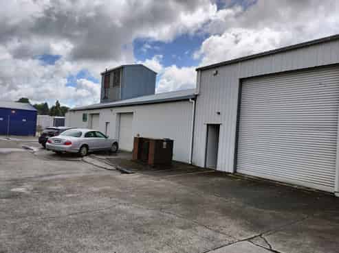 Central freehold warehouse or workshop