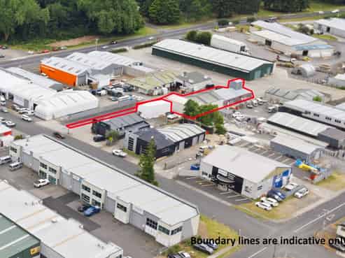 Central freehold warehouse or workshop