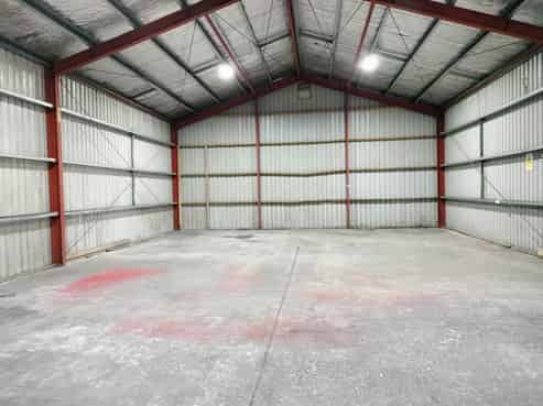 Central freehold warehouse or workshop