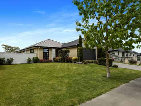 15 Magnolia Drive, Elgin