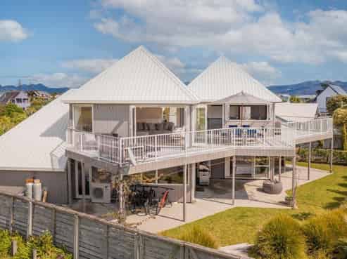  100 Cordyline Crescent, Matarangi