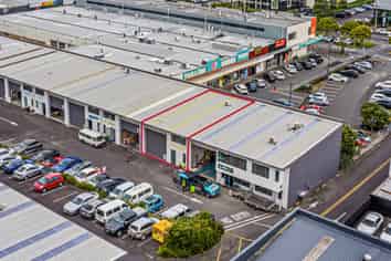 Vendor has left the country – unit must be sold!