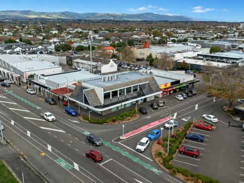 Prime commercial space for lease!