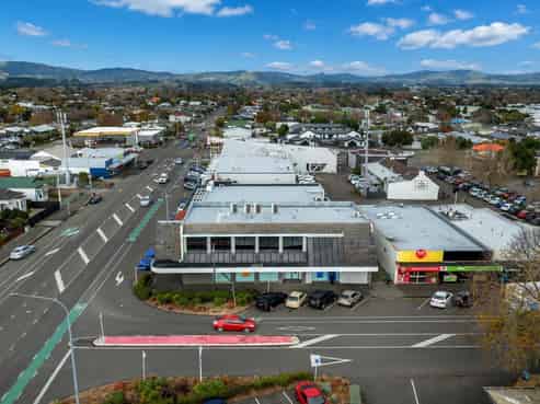 Prime commercial space for lease!