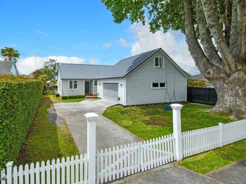 25 Village Way, Ardmore