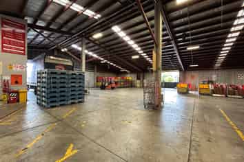 Savills | 3,482sqm Warehouse In Central Auckland