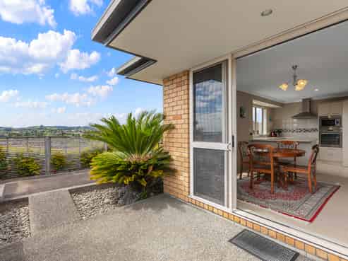 18/17 Simmonds Grove, Greerton