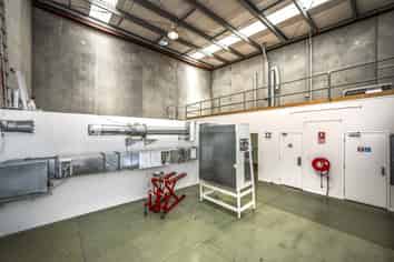Outstanding office, showroom and warehouse