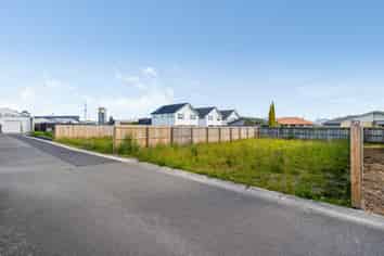 2 Ballinger Place, Carterton