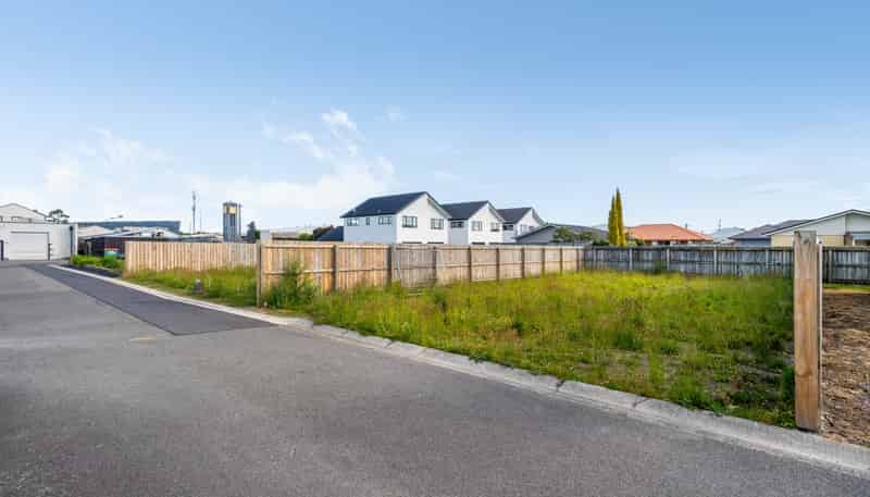 2 Ballinger Place, Carterton