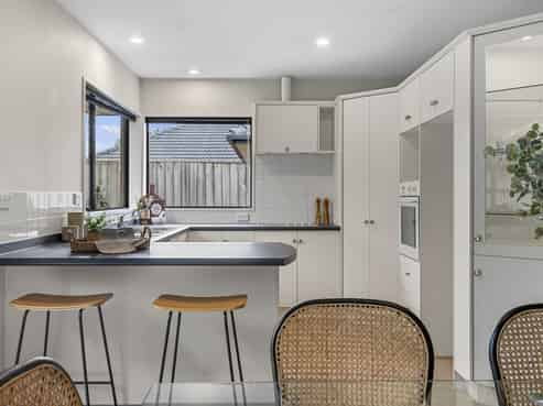 17 Sutton Place, Dallington